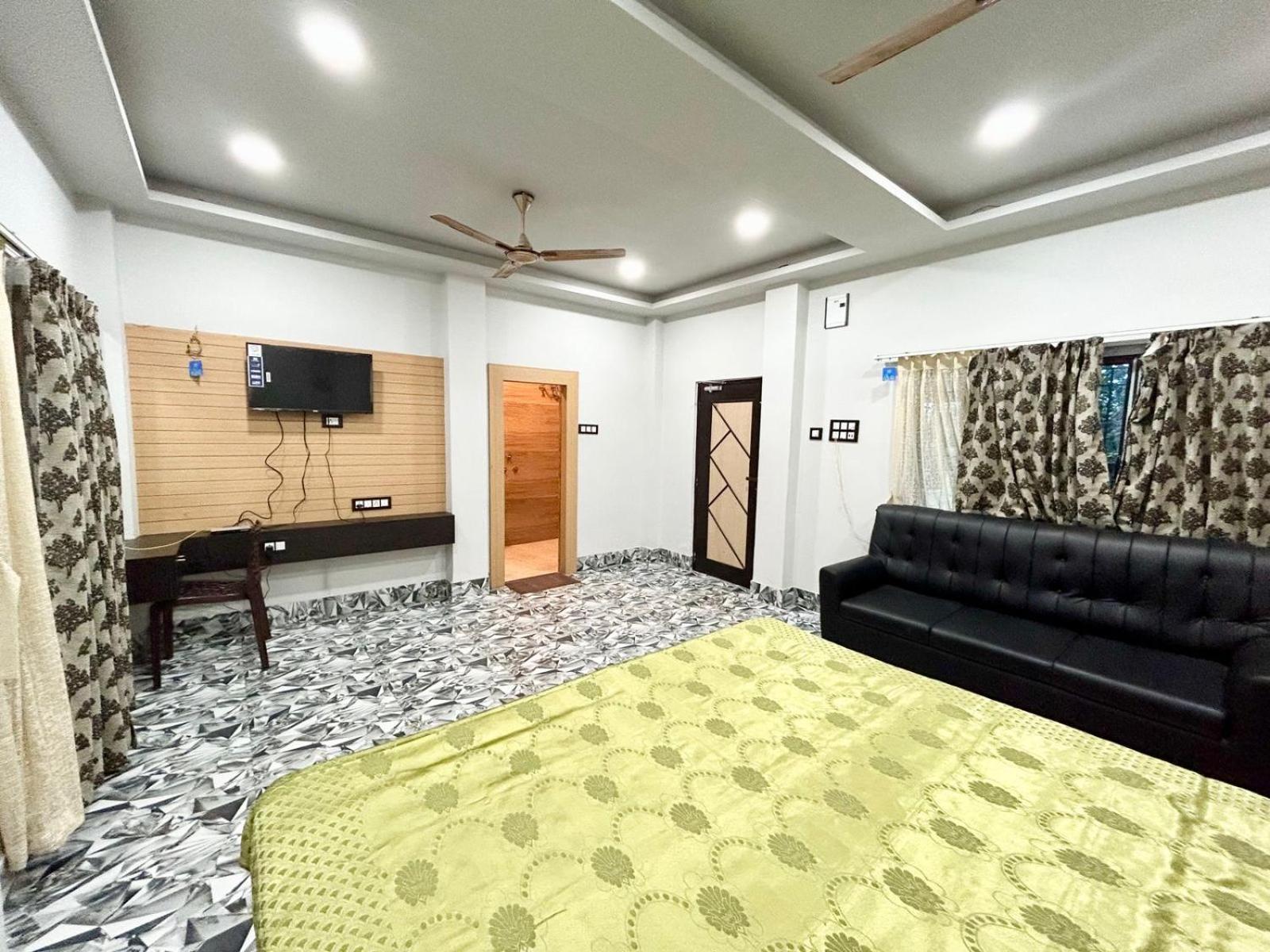 Palli Bangla Resort, Near Ruby Hospital, Anandapur Калькутта Экстерьер фото