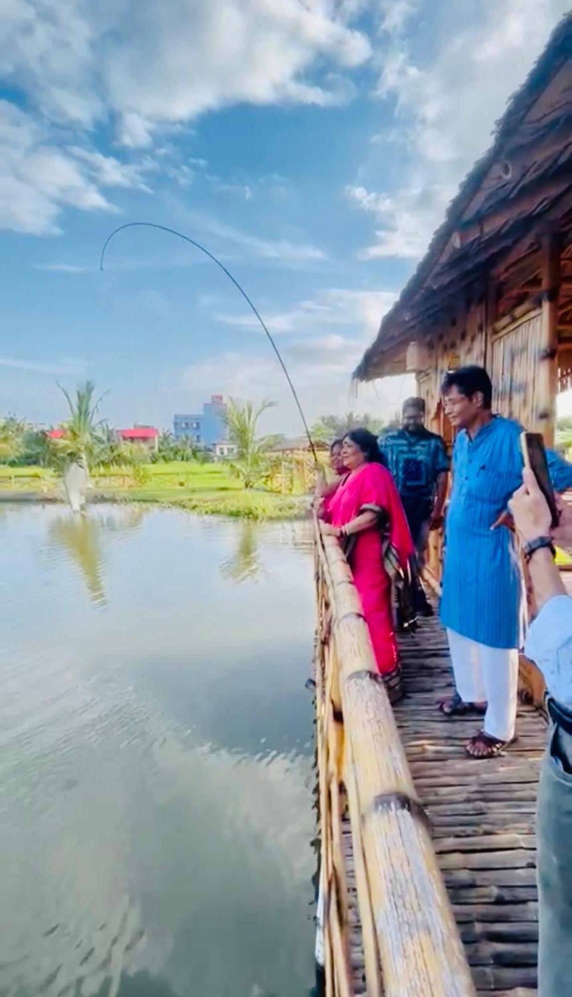 Palli Bangla Resort, Near Ruby Hospital, Anandapur Калькутта Экстерьер фото
